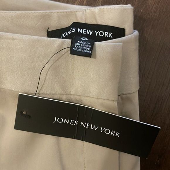 *Jones New York satin capri pants - Picture 4 of 5
